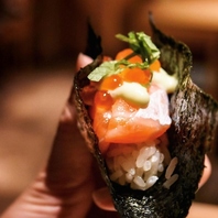 様々なネタの融合寿司ドック