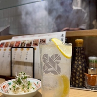 料理の旨味を引き立てる厳選した日本酒やサワーが充実