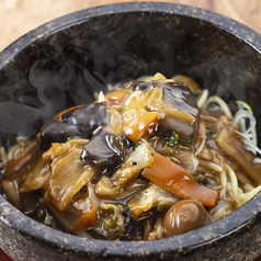 五目あんかけ石焼そば/香り抜群!海老焼きうどん
