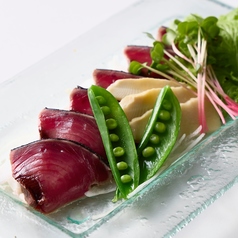 鰹のタタキの春野菜添え