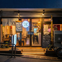 ジンと小皿 蒸留屋の雰囲気1