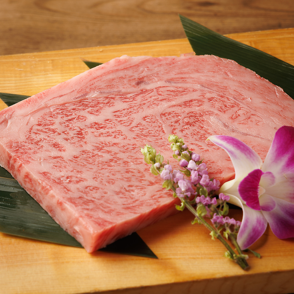 海鮮に加え、国産牛を使用した贅沢なステーキもお楽しみいただけます！