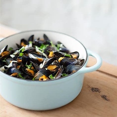 ムール貝のヒューガルデン蒸し/Steamed ｍussels in hoegaarden