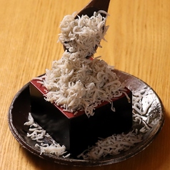 ぶっかけシラスのこぼれ升ご飯