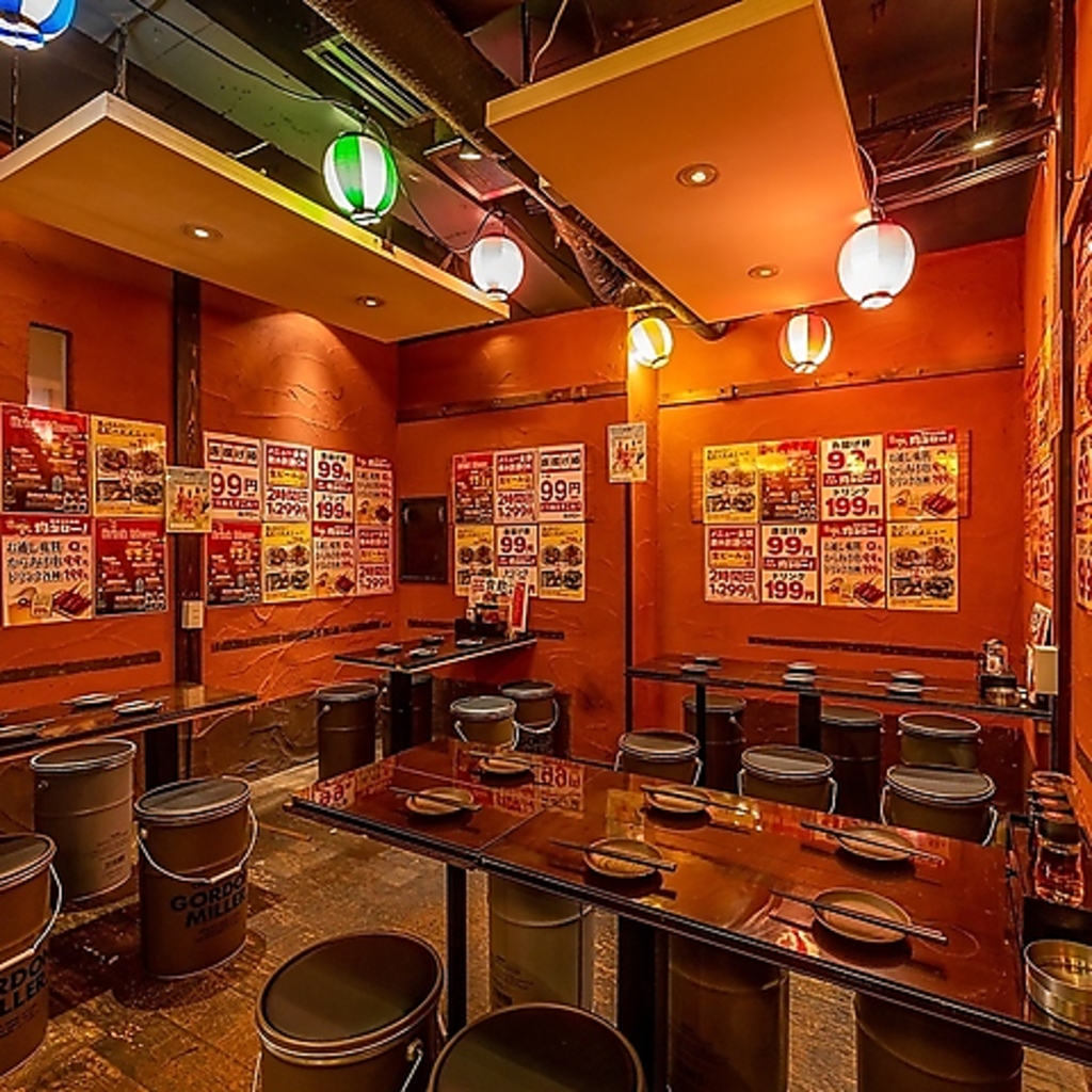 提灯が連なるお祭りのような明るい雰囲気の店内です♪貸切もお気軽にお問い合わせください♪