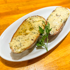 炭火香る厚切りガーリックトースト