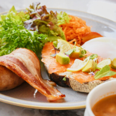 自家製料理を気軽に味わえる満足度の高いランチ