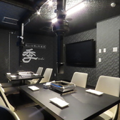 落ち着いた雰囲気の個室をご用意しており、周囲を気にせずゆったりとしたお時間をお過ごしいただけます♪テレビ付きの個室は8名様まで利用可能で、ご友人同士の集まりや少人数での会食にも最適です!くつろぎの空間で、会話とお食事を心ゆくまでお楽しみいただくことができます!上質な時間をお届けいたします◎