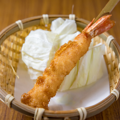 【食べ応え抜群！】ぷりぷり大海老の贅沢串カツ 380円(税込)の写真