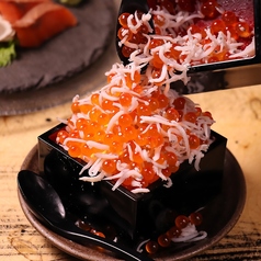 ぶっかけしらすといくらのこぼれ升ご飯