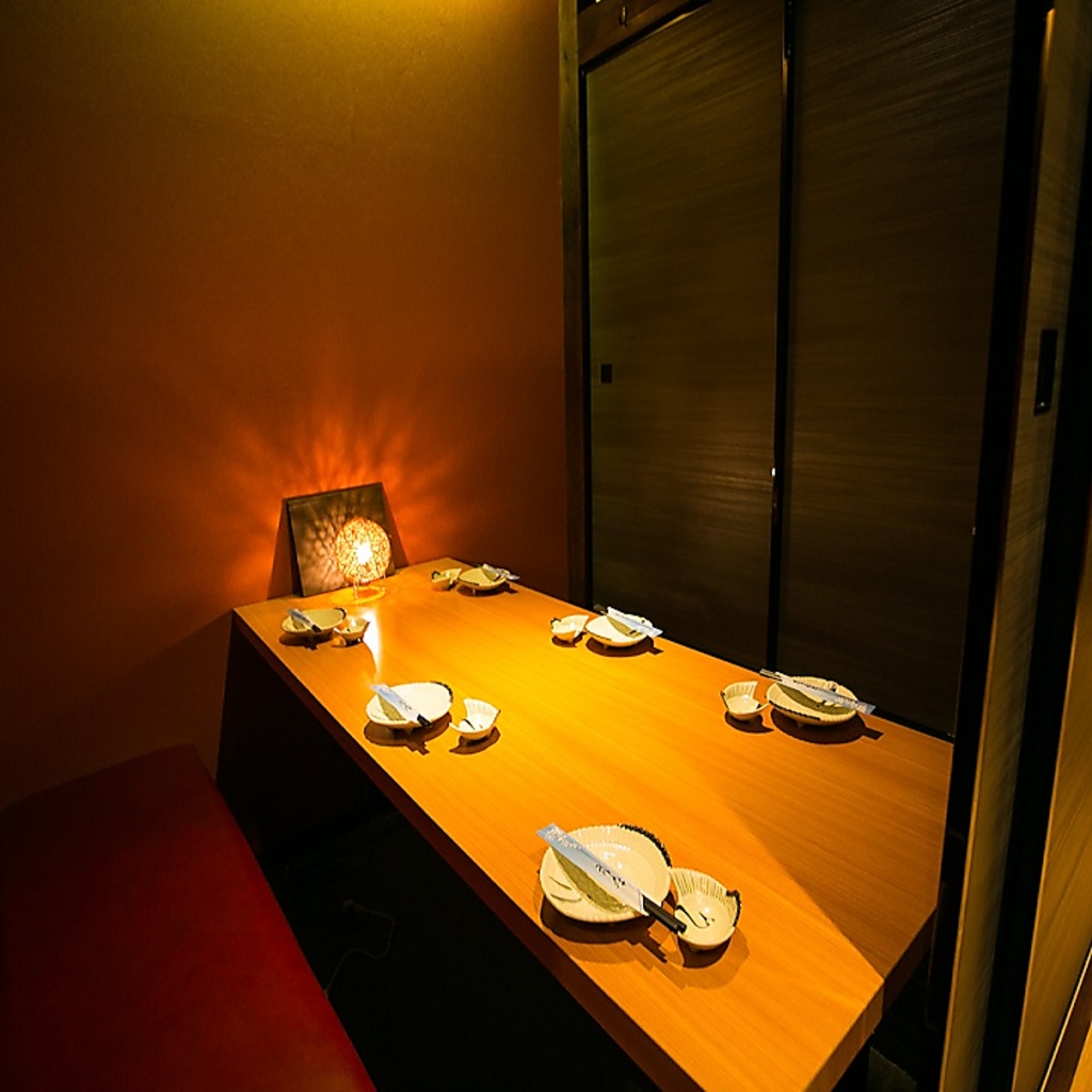 ２名様～ドア付き完全個室ございます。人気の個室でプライベートな時間をお楽しみ下さい