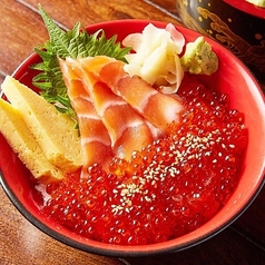 市場直送の新鮮魚介をたっぷり盛り付けた贅沢海鮮丼♪