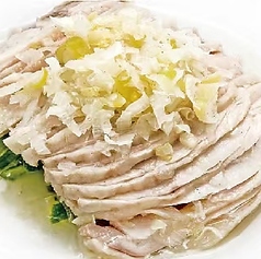 蒸し鶏のネギソースかけ/クラゲの冷菜/牛センマイのピリ辛ソースかけ　各