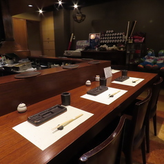 アンティークか家具で統一された店内でゆったりとお過ごしできます。デートや誕生日・結婚記念日などの特別な日や、日常使いにご夫婦やご家族と一緒にお楽しみください。