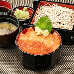 サーモンといくらの親子丼とミニそばセット