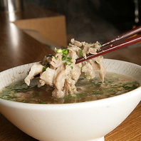 【本場大阪の味を満喫】名物どて焼き＆牛肉吸いを堪能！