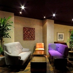 シャンデリア煌めくオシャレ空間