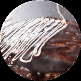 こちらも特製ソースと同じく、お好み焼きと相性抜群のマヨをどんどん亭独自で開発。市販のマヨと比べてやや粘度が低く、お好み焼きの味を引き立てるあっさりとした味わいに仕上げました。