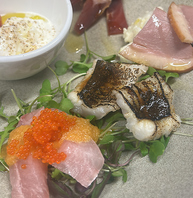 市場直送の新鮮な魚介や野菜