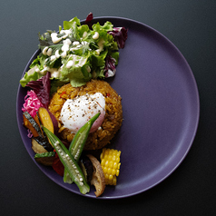 スパイスドライカレー 半熟玉子添え