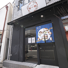 15名様から店舗まるごと貸切が可能で、周りを気にせずゆったり楽しめるのが魅力です。会社の集まりやご家族でのお食事、地域・趣味仲間の会にも使いやすいアットホームな空間。炭焼きを中心としたこだわりの料理を囲みながら、気兼ねなく盛り上がれる貸切利用が好評です。