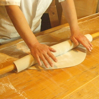 国産石臼挽き蕎麦粉を手打ちで。