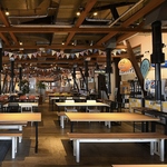 屋内型バーベキューコートなので、天気を気にせずバーベキューが楽しめる♪炭や金網は無料でご用意！