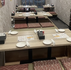 【幅広いシーンで活躍します】落ち着いた雰囲気の中でゆったりと過ごすのに最適な掘りごたつ席。家族の団らんの場としてもお使いいただけます。ランチタイムも営業中。