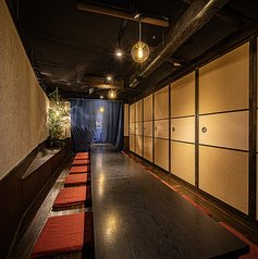 【20名様向け完全個室】ホっと一息つける掘りごたつ個室の数々が大人気。お得な飲み放題付きのご宴会コースはリーズナブルなコースから豪華内容のコースまで様々なシーンに合わせて豊富にご用意しております。各種ご宴会にぴったりな完全個室を多数ご用意しております◎ご予約・ご相談もお気軽にお問い合わせくださいませ。