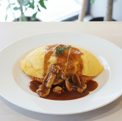 チキンのオムライス　デミグラスソース