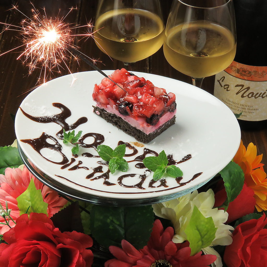 誕生日、各種お祝のサプライズプレートご用意できます。チーズ料理×サプライズで間違いなし★