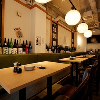 寛ぎの空間で、日本酒と料理を心ゆくまで愉しむ