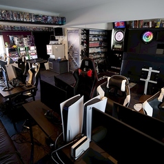 8階ゲーム席、ゆったりソファ席