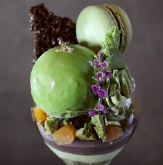 庭－抹茶とカラマンシーのパフェ