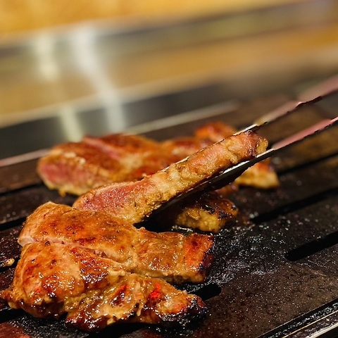 ボリューム満点の鉄板鍋とこだわりの焼肉で、今日の食卓をちょっと贅沢に。