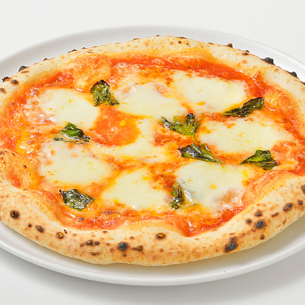 注文を受けてから窯で焼き上げる本格ナポリピッツァは表面はカリッ！中はしっとりモチモチの絶品！！