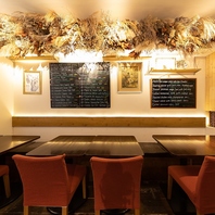 間接照明が落ち着いた空間を演出◎デートや女子会などに