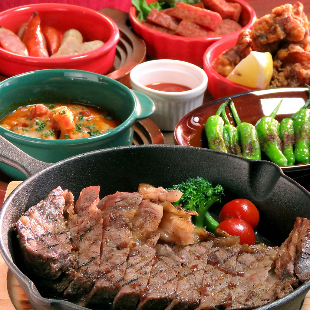 スペイン料理にイタリアンの要素を加えたお料理の数々。単品料理は330円(税込)～とリーズナブル♪