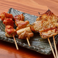 【手打ちで仕込む絶品焼き鳥】