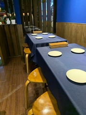 【1階】2～4名様テーブルが4テーブルございます。テーブル連結で8名様の宴会もできる♪