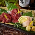 料理メニュー写真&nbsp;馬肉の紅白盛り合わせ
