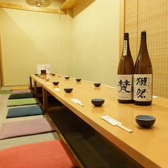 8名様~16名様までご利用いただけます。足を伸ばしてゆっくり寛げる掘りごたつのお席をご用意しております