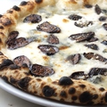 料理メニュー写真 イタリア産　5種のチーズのピッツァ