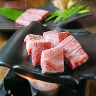 有名な宮崎県産の黒毛和牛を使用した瓦焼きステーキ