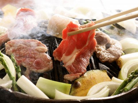 夜景を見ながら♪生ラムジンギスカン食べ飲み放題2時間3800円！