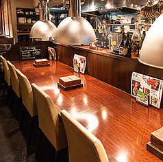 ゆったりくつろげるカウンター席は気心知れたご友人とのお食事やデート、女子会でお使いください