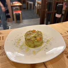 サーモンとアボカドのタルタル