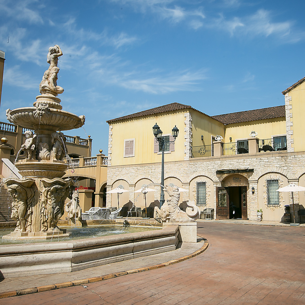まるでイタリアの地に舞い降りたかのような外観！オシャレな店内で本格イタリアンをご堪能ください☆