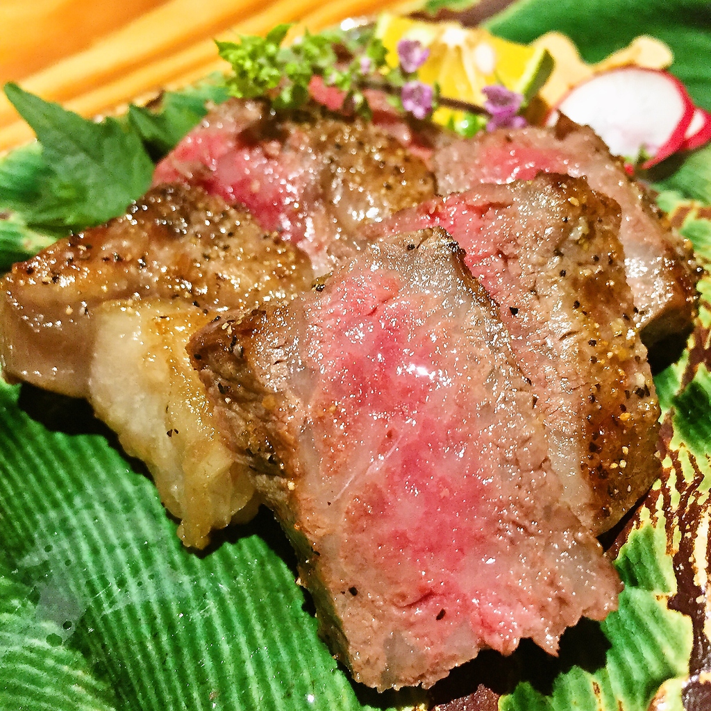 お魚だけではなくお肉料理もご用意。特選カイノミや黒毛和牛を使ったメニューございます◎