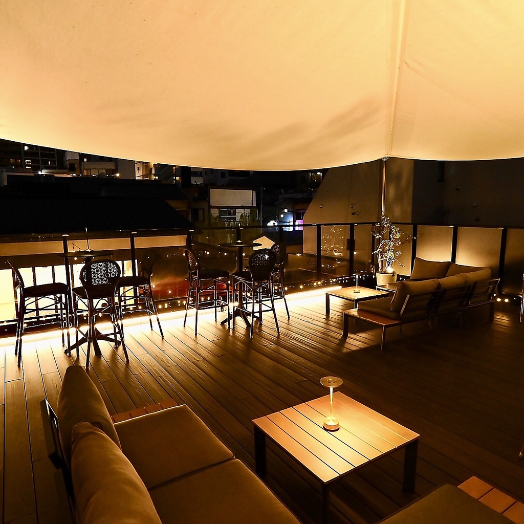 テラス　ソファー席テーブル席